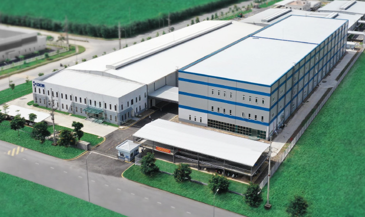 BÊN NGOÀI NHÀ MÁY