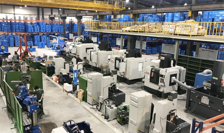 BÊN TRONG NHÀ MÁY